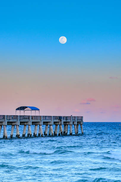 istock Snow Moon Rising Over Lake Worth Beach Vertical 2200197526