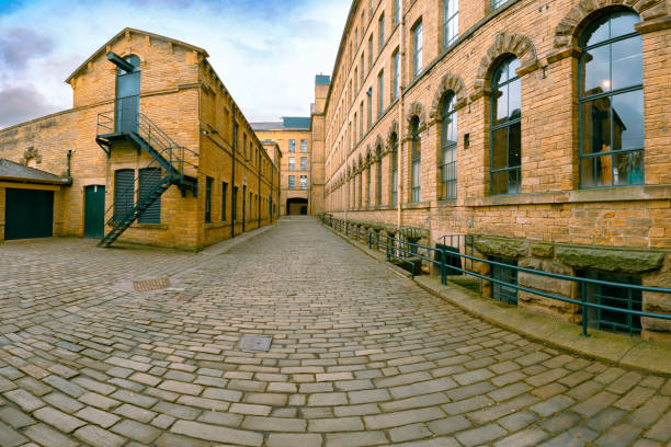 istock Salts Mill, Saltaire, Bradford 2200252177