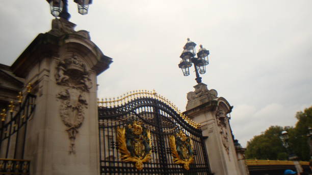 istock Gates at Buckingham Palance 2200283182