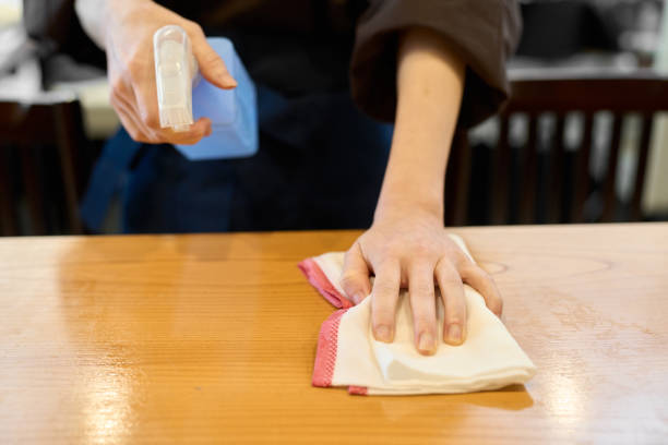 istock A Japanese restaurant employee cleaning the restaurant 2200317260