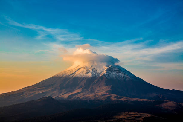istock Popocatepetl Volcano 2200424907