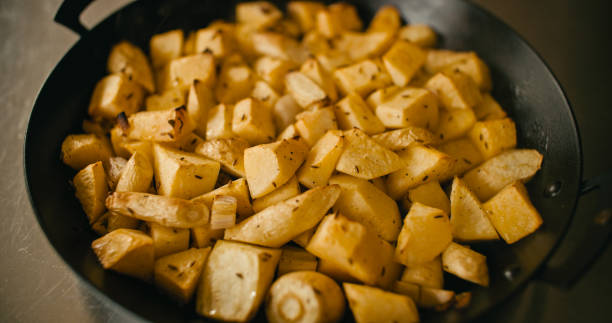 batata harra lebanese middle eastern spicy fried garlic herb potato snack food
