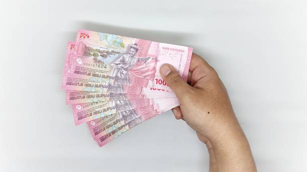 istock hand holding Indonesian banknotes in the 100000 rupiah denomination 2200486379
