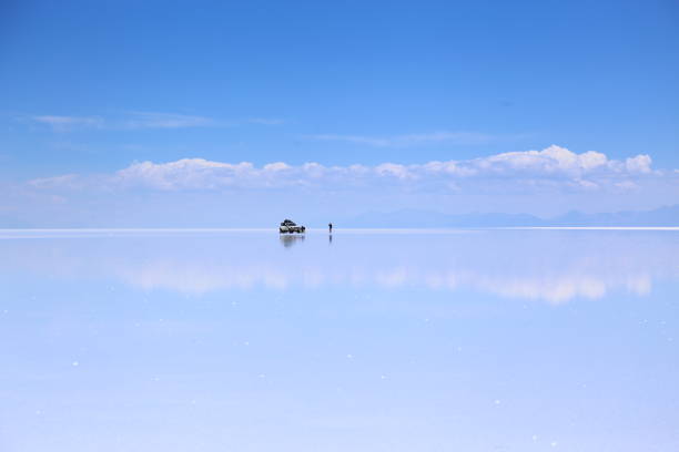 istock Vehicle far away at horizon line 2200592631