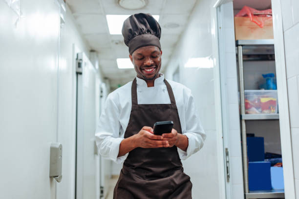 Chef Phone 3,300+ Restaurant Chef Phone Stock Photos, Pictures & Royalty-Free ...