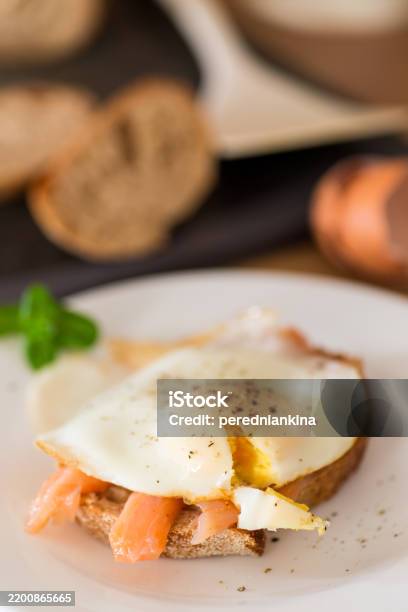 A Slice Of Bread With Lightly Salted Red Fish And A Cooked Egg For Breakfast Stockfoto und mehr Bilder von Bildhintergrund