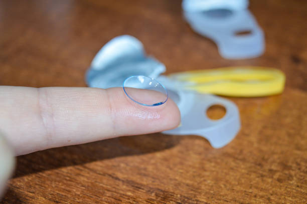soft contact lens balanced fingertip clarity curvature thin structure eye care transparency hygiene handling proper сheck lens orientation storage cleaning fresh solution microplastic eco-friendly