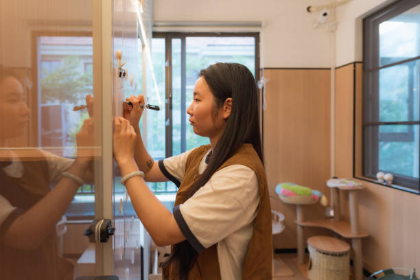 istock Cat boarding dormitory, female staff is registering cat information 2201051234