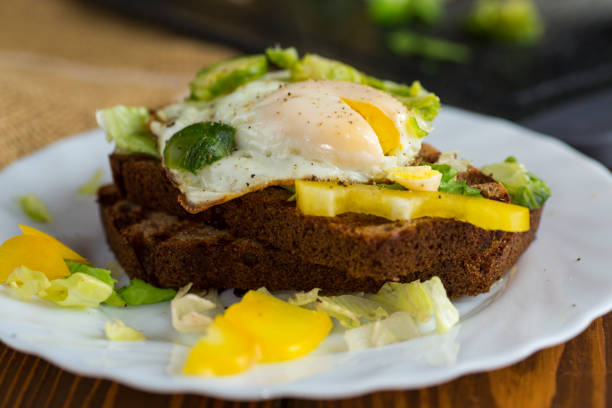 Toast with egg and fresh vegetables
