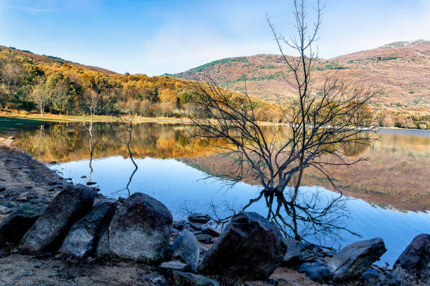 istock Los Morales Reservoir and Sierra de Gredos 2201229210