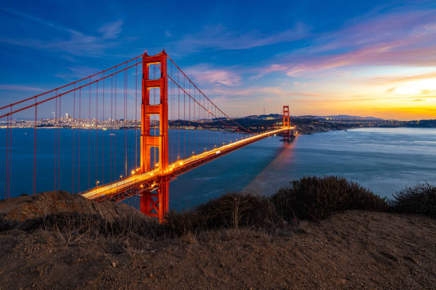 istock Golden Gate Bridge San Francisco Sunset View 2201277132