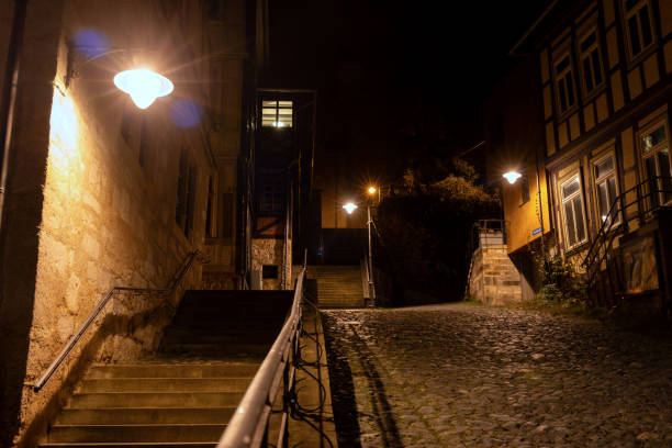 Beleuchtete Gasse in Blankenburg bei Nacht