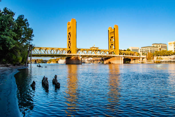 istock Tower Bridge Over Sacramento Riverbank in Downtown Sacramento, CA 2201335643