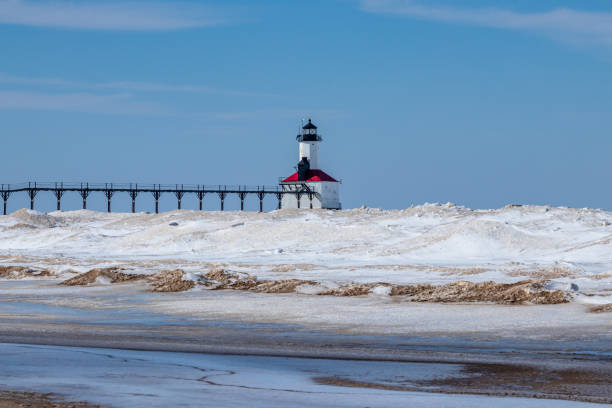 istock Dangerous shelf ice on Lake Michigan by a lighthouse 2201488531