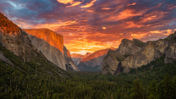 istock Tunnel View Sunset Yosemite National Park California 2201667443