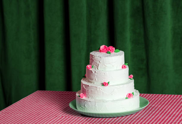 Wedding cake. Floral decorations.