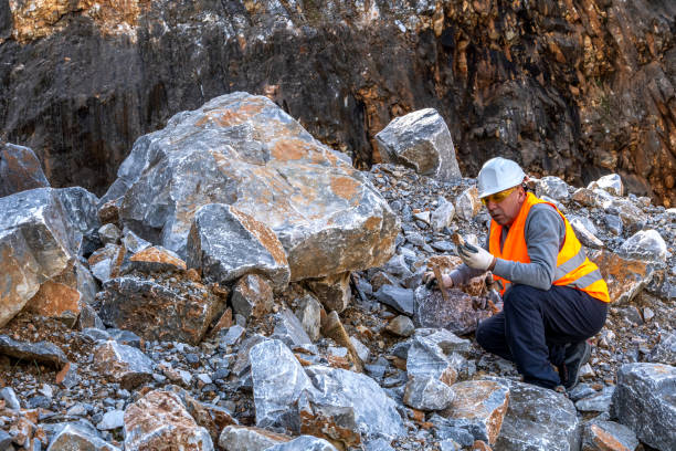 istock Geologist inspecting a mine,Explorers collect soil samples in search of minerals. 2201791227