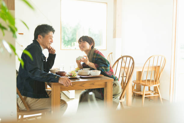 istock Middle-aged couple in a restaurant 2201837133