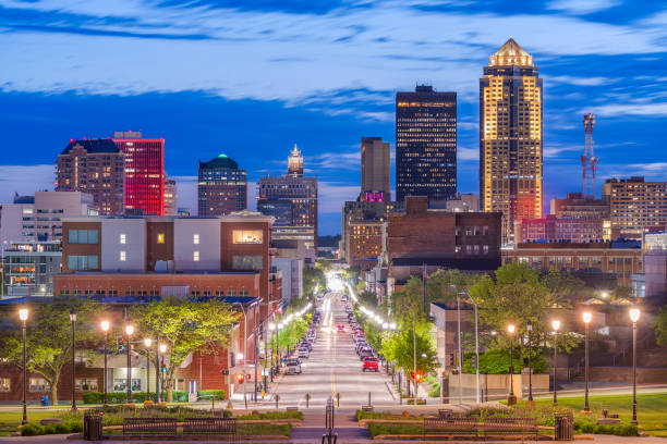 istock Des Moines, Iowa, USA Downtown City Skyline 2201927497