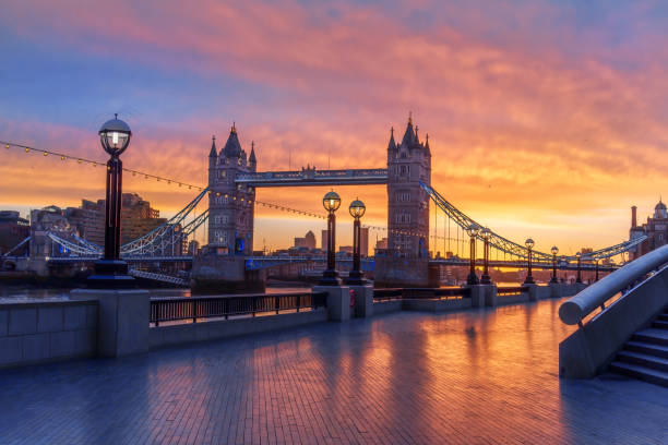 istock Tower Bridge in London at sunrise 2202050532