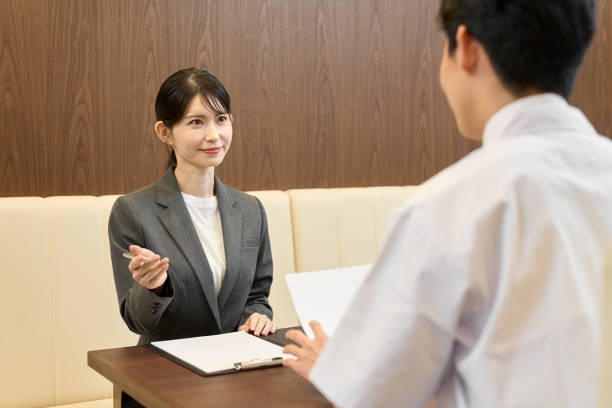 istock A businesswoman doing business at a restaurant 2202055476