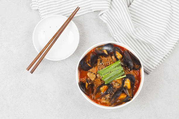 Jjambbong is made by mixing noodles with various seafood or vegetables and pouring broth made from pork, beef, or chicken bones.