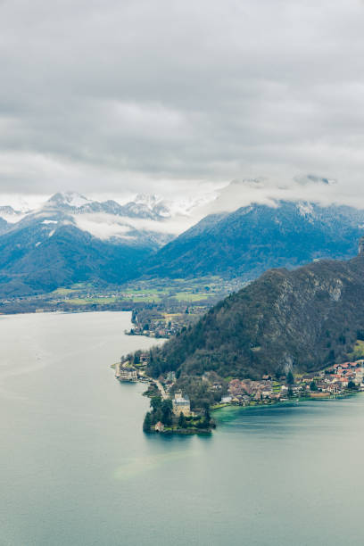Des sous bois en hiver, randonnée proche du Lac d'Annecy, Talloires
