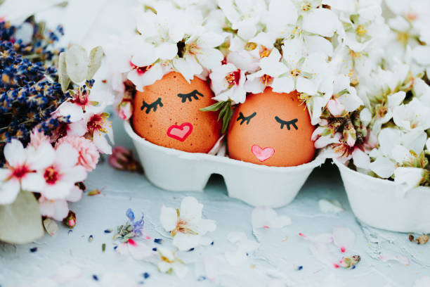A chicken egg is drawn with lines expressing the feeling of falling in love.