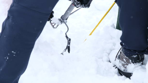 winter camp, camp gathering, tent packing, mountaineering techniques