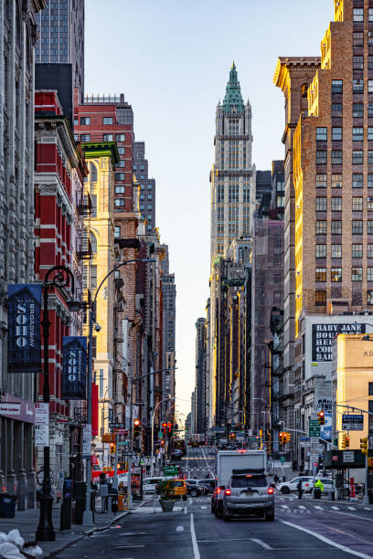 istock Bustling Urban Street with Iconic Manhattan Skyscraper in Daylight 2202530197