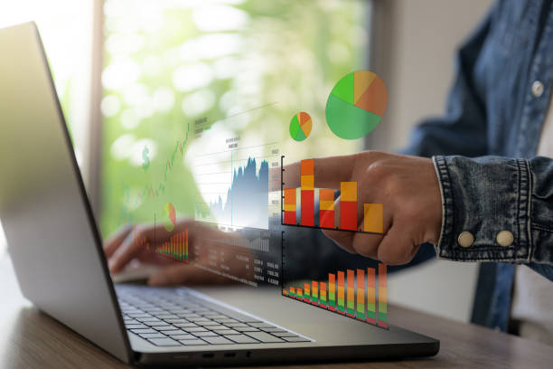 istock Business man work with laptop seek benifit revenue growth floating on screen. 2202581849
