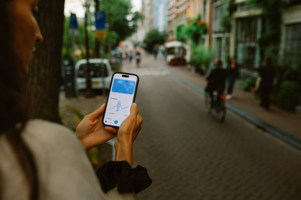 istock checking ebanking apps on the go 2202727818