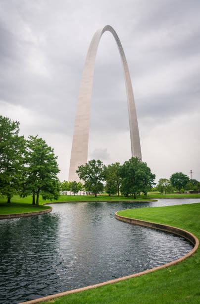 istock River and Gateway Arch National Park 2203002129