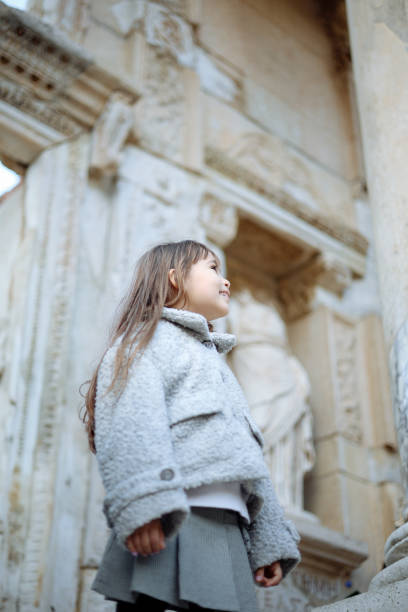 The girl who is about to enter puberty visited historical places and parks on his holiday