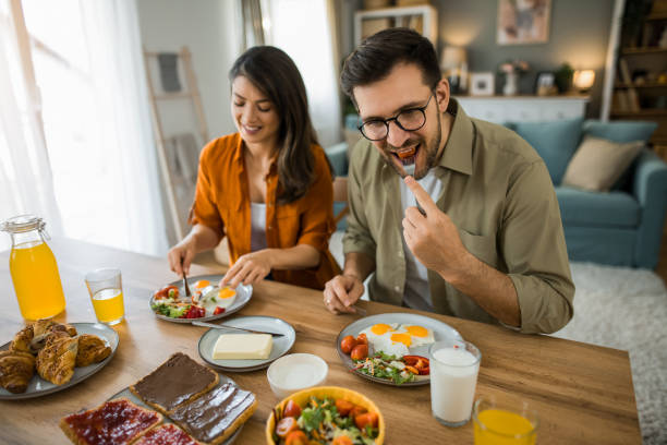 istock Couple eating lunch together at home 2203265598