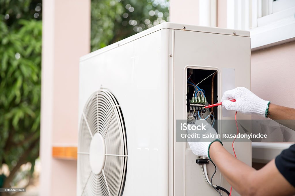 Chacking Technican Chacking External Split Wall Type Of House Air Conditioner ...