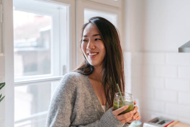 hari matcha di dapur - collagen drink potret stok, foto, & gambar bebas royalti