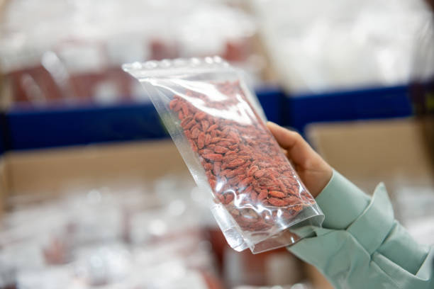 Buy wolfberries in the supermarket.