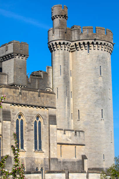 Brooding power of Arundel Castle in winter fog, Arundel, West Sussex, England. Arundel is an ancient market town built at a bridge point over the River Arun, with a skyline dominated by the huge Arundel Castle - built by the Normans - and the Gothic revival architecture of Arundel Cathedral which overlooks the meadows and grasses of the fertile South Downs