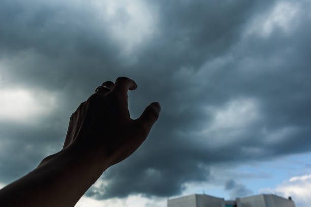 Feel the weather in the sky with your hands