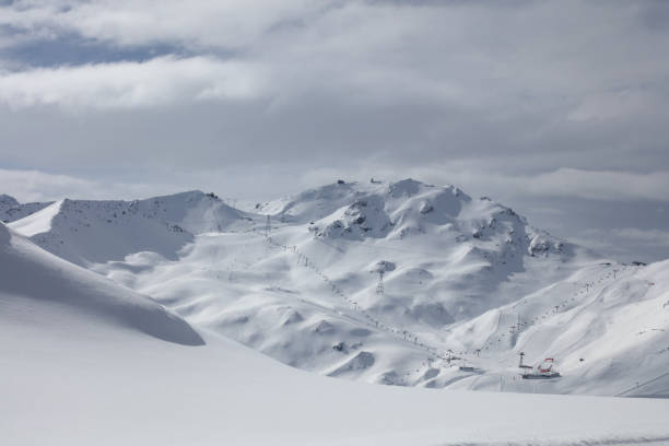 istock Berge um Davos / Mountains around Davos 2204018729