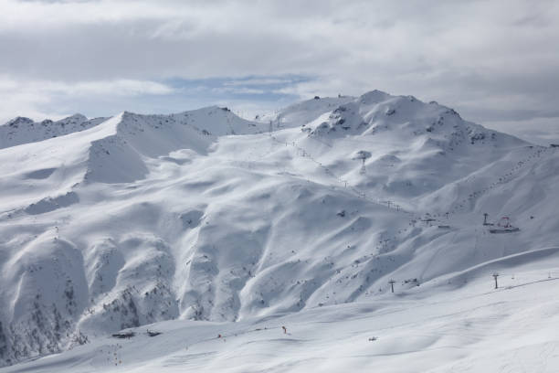 istock Berge um Davos / Mountains around Davos 2204018779