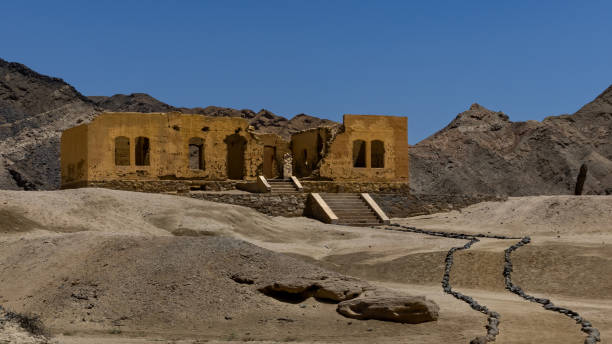 istock An abandoned homestead in the desert 2204242969