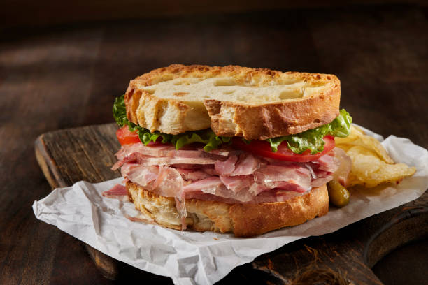 sándwich de queso y cabeza - sandwich fotografías e imágenes de stock
