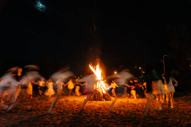 The crowd gathered around the bonfire for a gathering