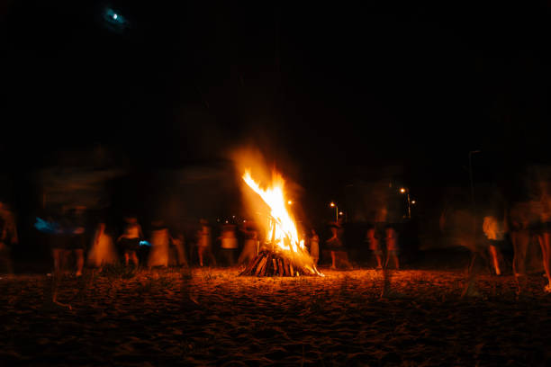 The crowd gathered around the bonfire for a gathering