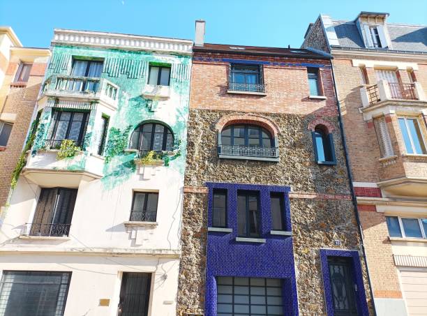istock Townhouses in Paris 2204563367