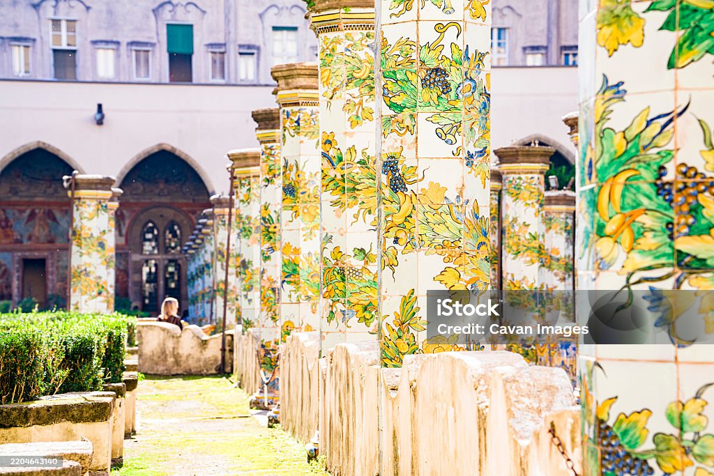 Woman visiting Santa Chiara monastery, Naples - Royalty-free Nápoles Foto de stock Woman visiting Santa Chiara monastery, Naples - Royalty-free Nápoles Foto de stock
