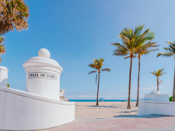White wavy divider in Fort Lauderdale, Fl, US