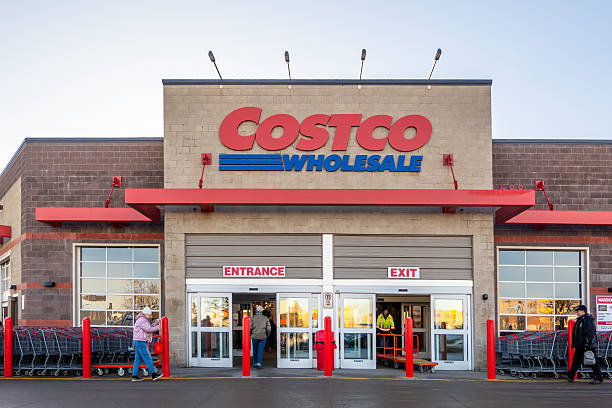 Costco Wholesale entrance with shoppers, carts, and signage. The building features brick and concrete with large glass doors and red accents. Calgary, Alberta, Canada. Mar 10, 2025. Costco Wholesale entrance with shoppers, carts, and signage. The building features brick and concrete with large glass doors and red accents. walking into glass door stock pictures, royalty-free photos & images